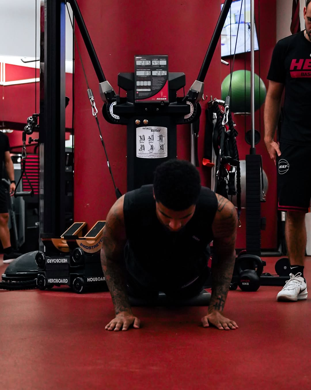 巴约等人入, msn