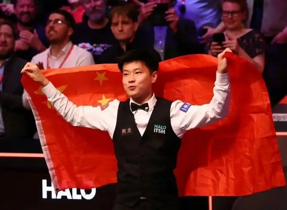 AA, 后者在参加 AA, 后者在参加